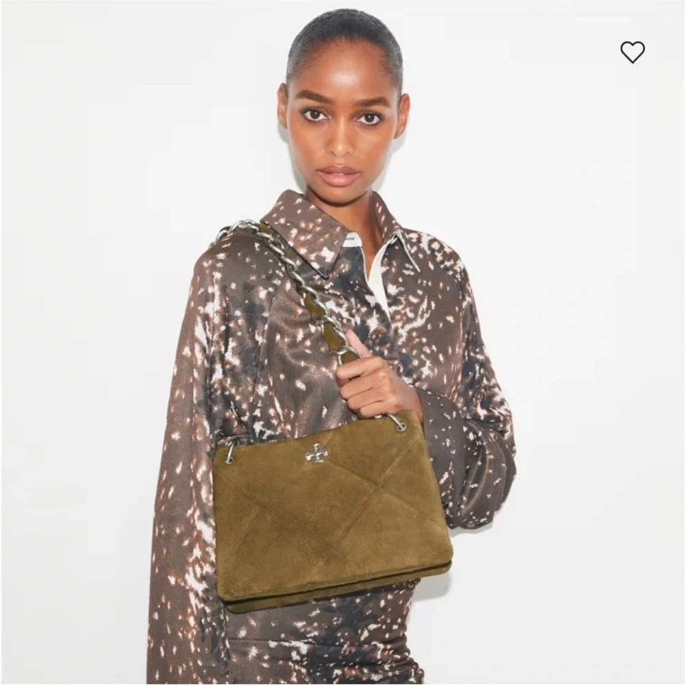 Tory Burch SMALL KIRA DIAMOND QUILT SUEDE SHOULDER BAG - Picture 4 of 16